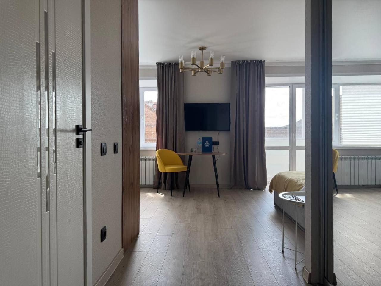 Seven City Apartments Semej Esterno foto