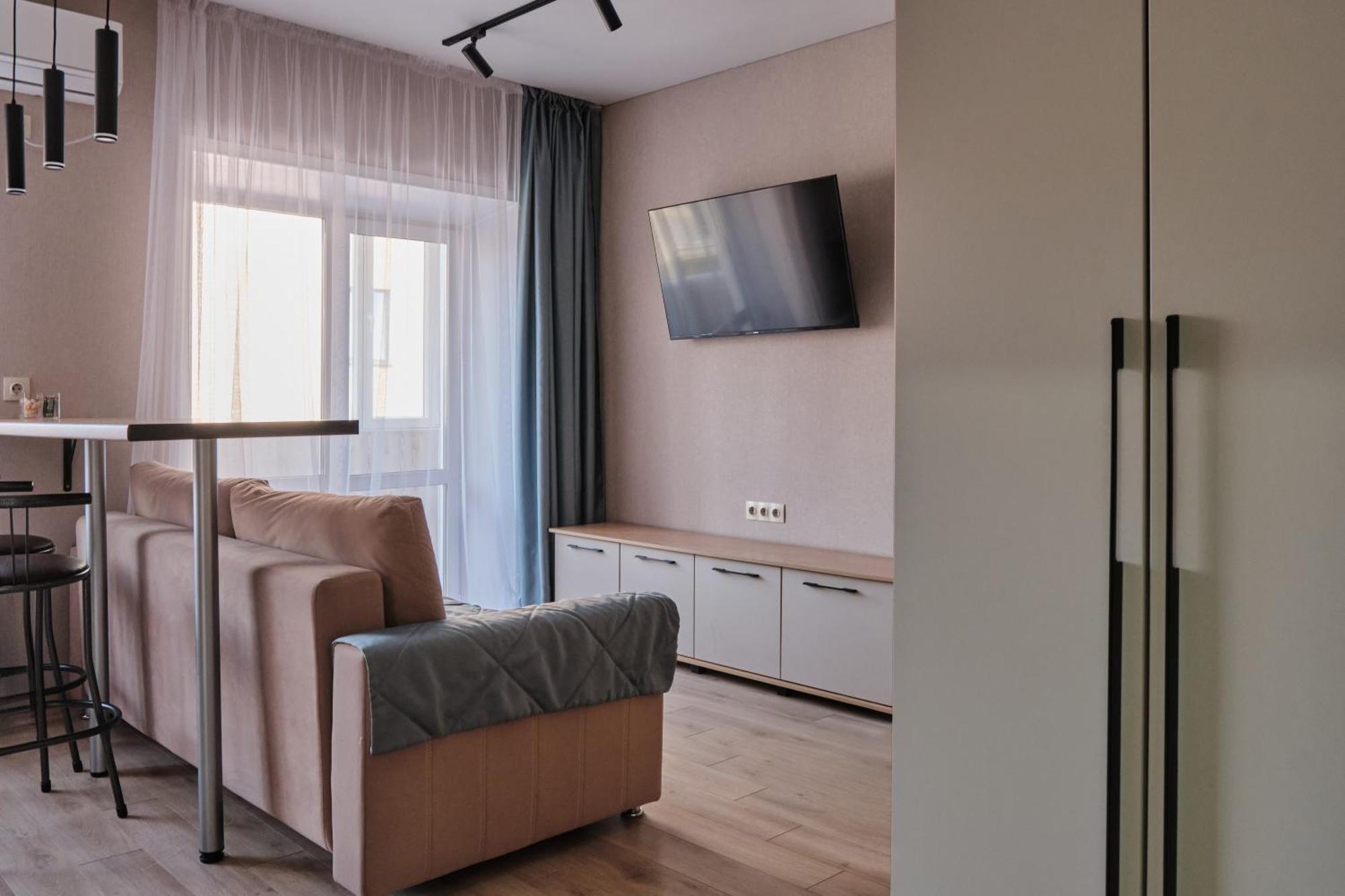 Seven City Apartments Semej Esterno foto